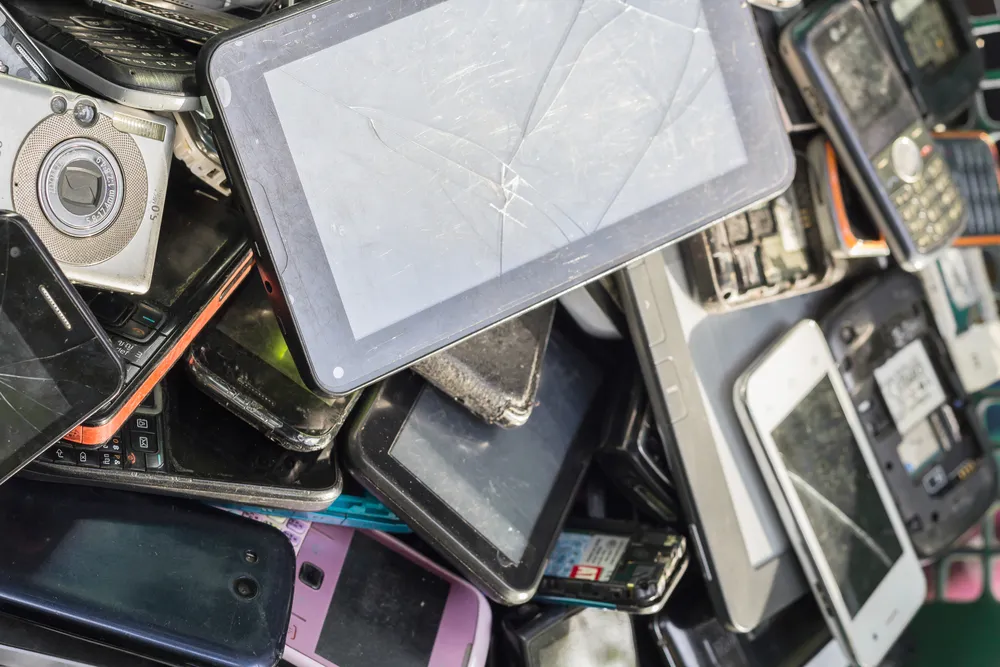 Descarte de telefones celulares quebrados